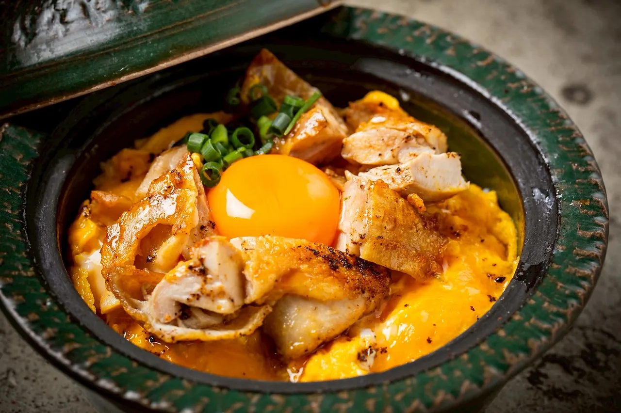 小樽地鶏の親子土鍋ご飯
