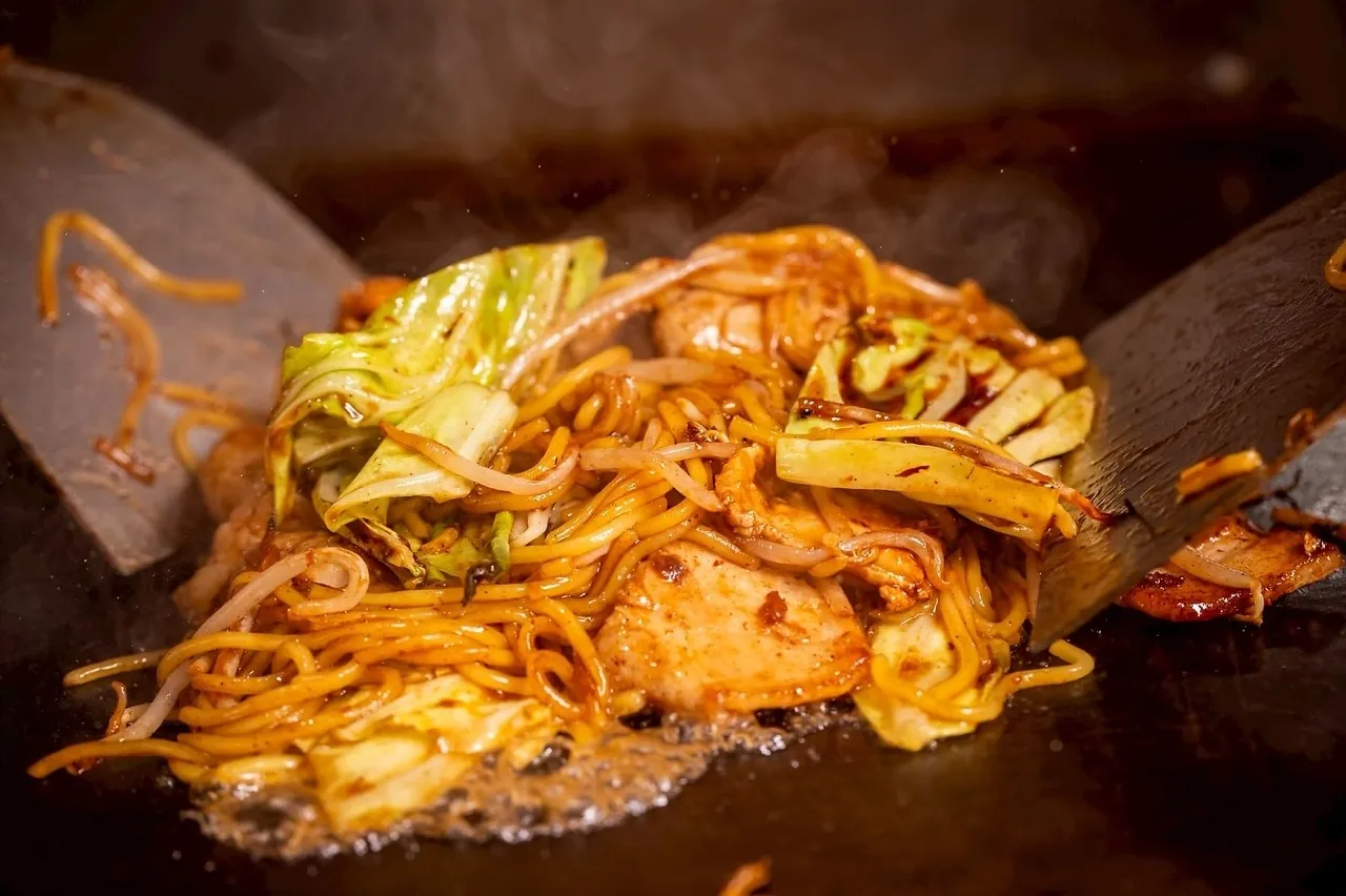 鉄板ホルモン焼きそば